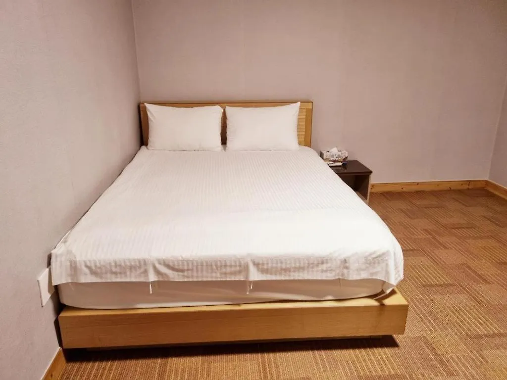 Hotel G Jeju 3*,